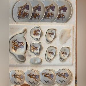 Hollie  Hobbie children’s tea set (15) pieces vintage